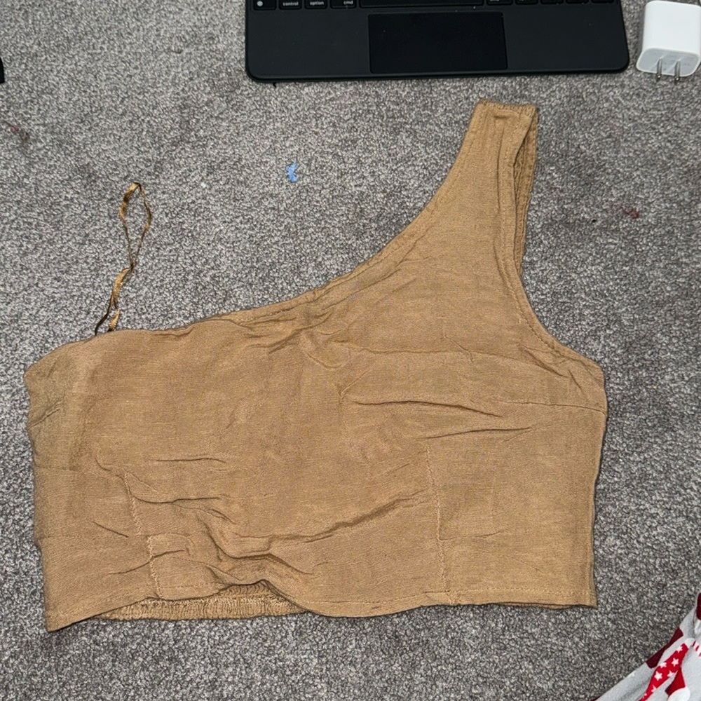 One shoulder top